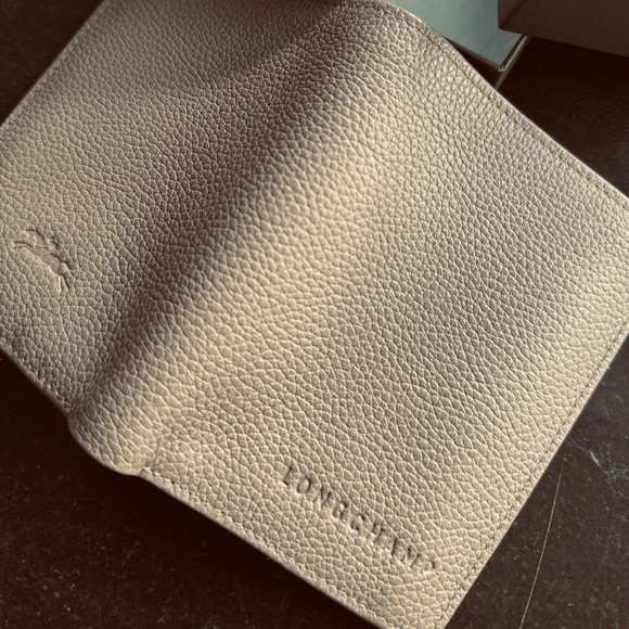 POST CHRISTMAS PRICE SLASH !!! Beautiful Longchamps threefold Beige Wallet!!! - Picture 5 of 12